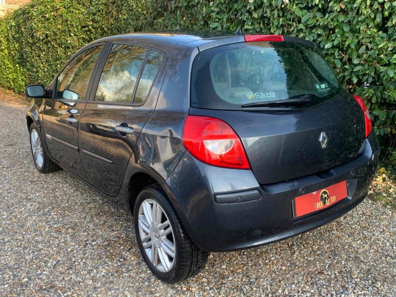 RENAULT CLIO 2006 1.6i initial 