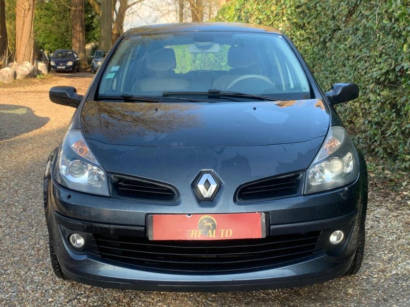 RENAULT CLIO 2006 1.6i initial 