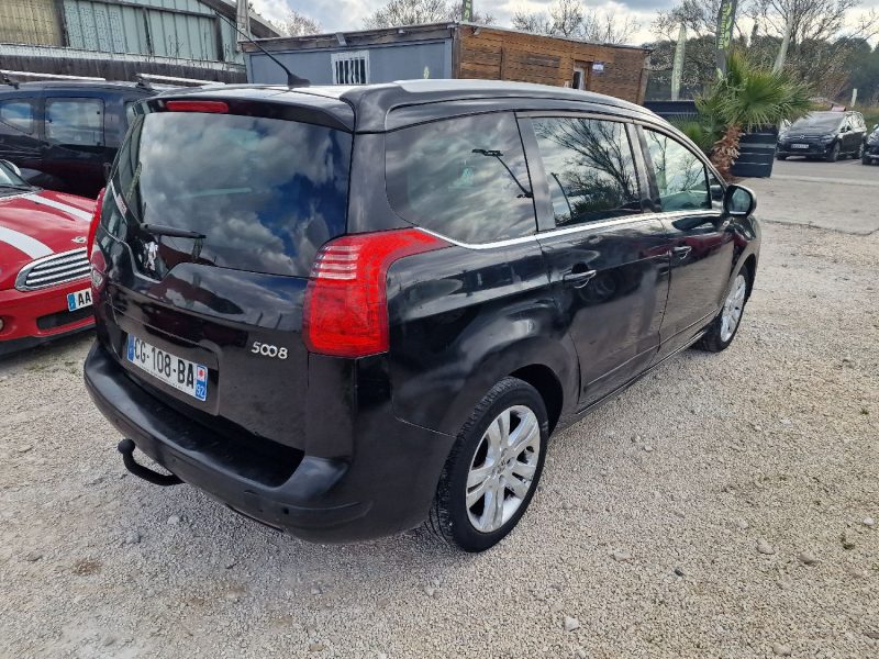 PEUGEOT 5008 2012