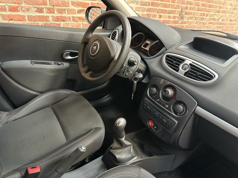 RENAULT CLIO 1.2i 75 CV estate 2011