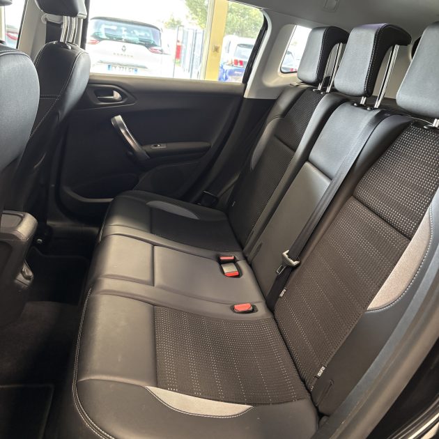 PEUGEOT 2008 1.6 BlueHDi 120 CV ALLURE Garantie 12 mois