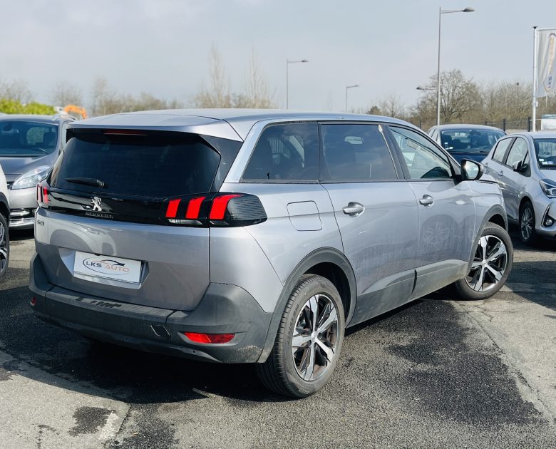 PEUGEOT 5008 2019