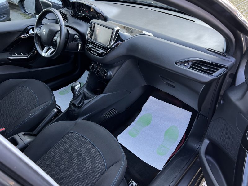 PEUGEOT 208 PHASE 2 SIGNATURE 1.2 82 APPLE CARPLAY & ANDROID CAMERA RECUL CRIT AIR 1 - GARANTIE 1 AN