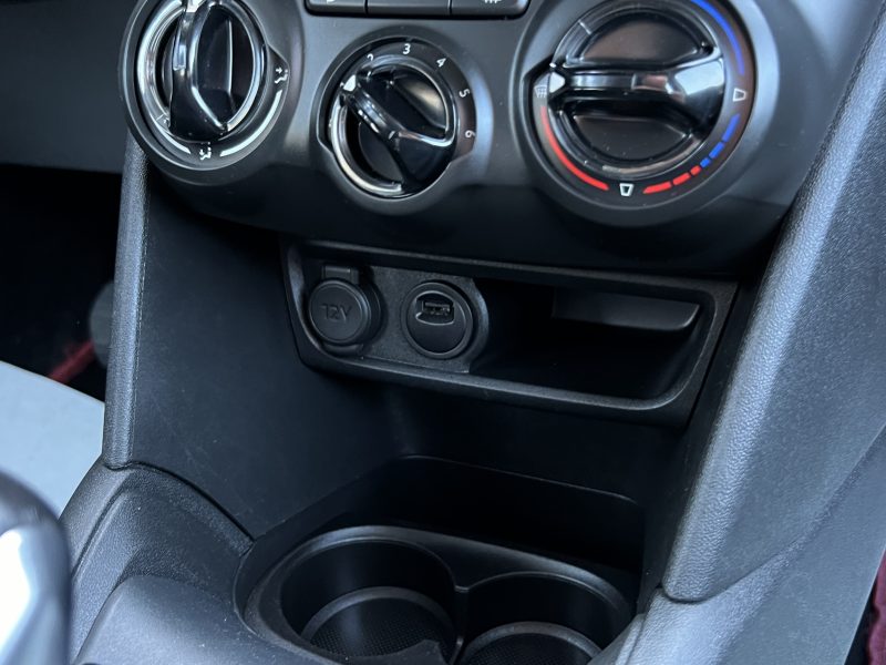 PEUGEOT 208 PHASE 2 SIGNATURE 1.2 82 APPLE CARPLAY & ANDROID CAMERA RECUL CRIT AIR 1 - GARANTIE 1 AN