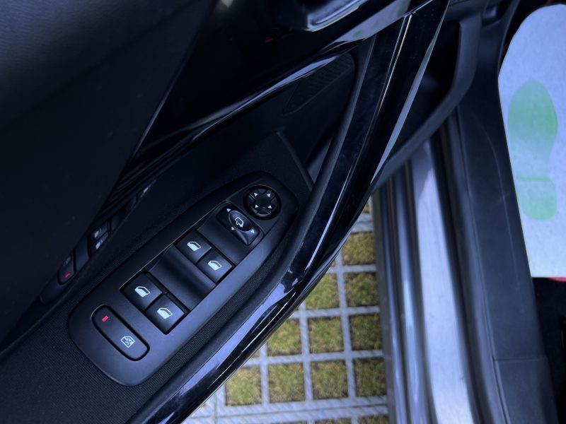 PEUGEOT 208 PHASE 2 SIGNATURE 1.2 82 APPLE CARPLAY & ANDROID CAMERA RECUL CRIT AIR 1 - GARANTIE 1 AN