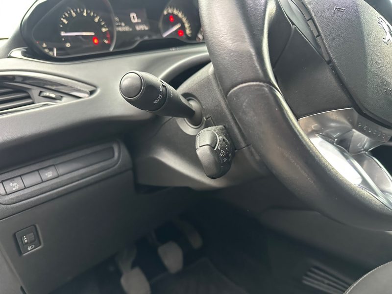 PEUGEOT 208 2019