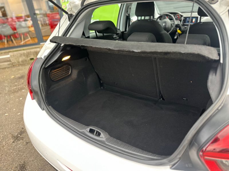 PEUGEOT 208 2019