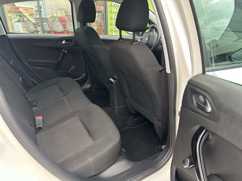 PEUGEOT 208 2019