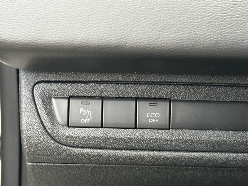 PEUGEOT 208 2019