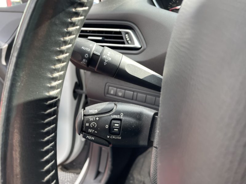 PEUGEOT 308 2015