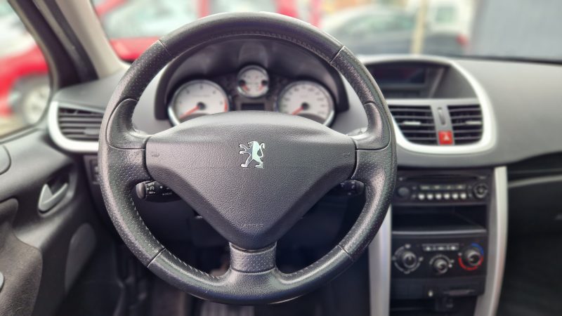 PEUGEOT 207 2011