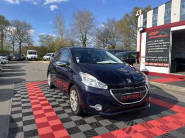PEUGEOT 208 2015